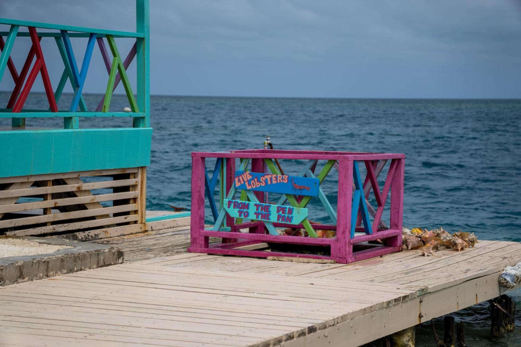 King Lewey'S Island Resort Placencia Екстериор снимка