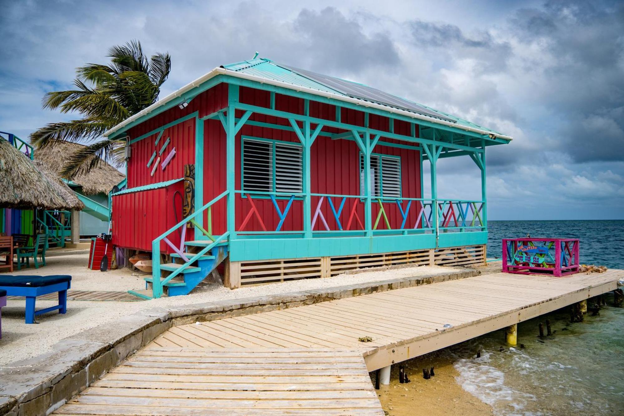 King Lewey'S Island Resort Placencia Екстериор снимка