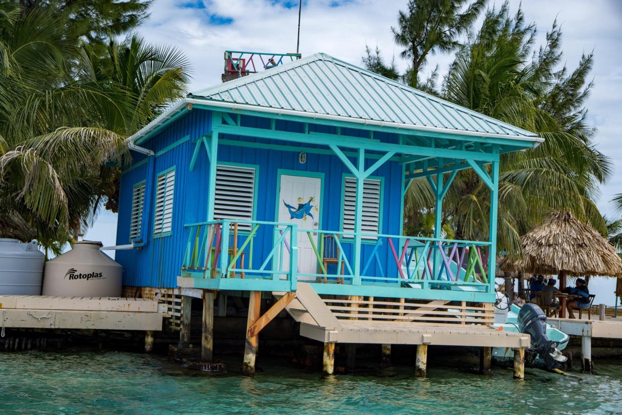King Lewey'S Island Resort Placencia Екстериор снимка