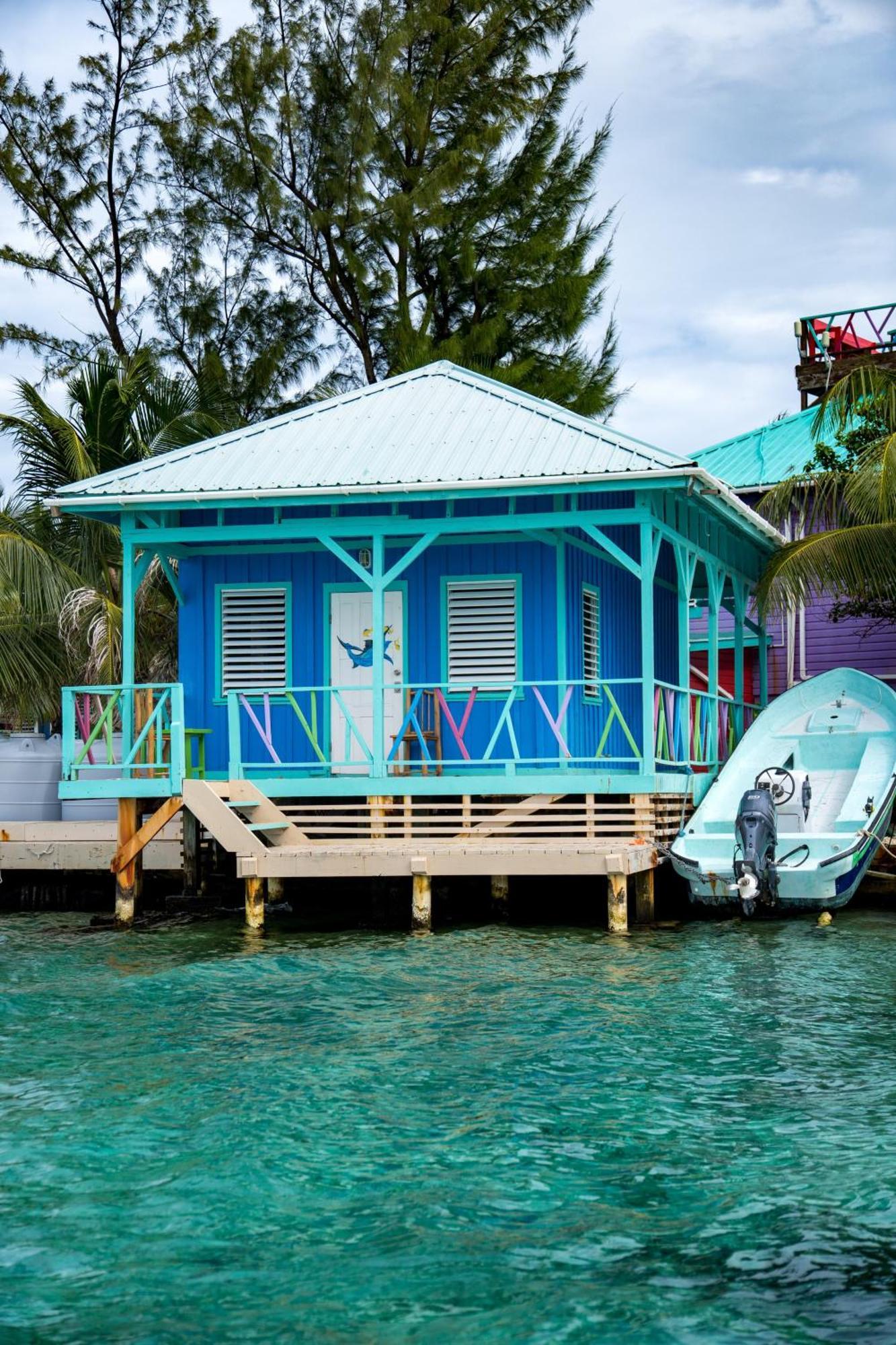 King Lewey'S Island Resort Placencia Екстериор снимка