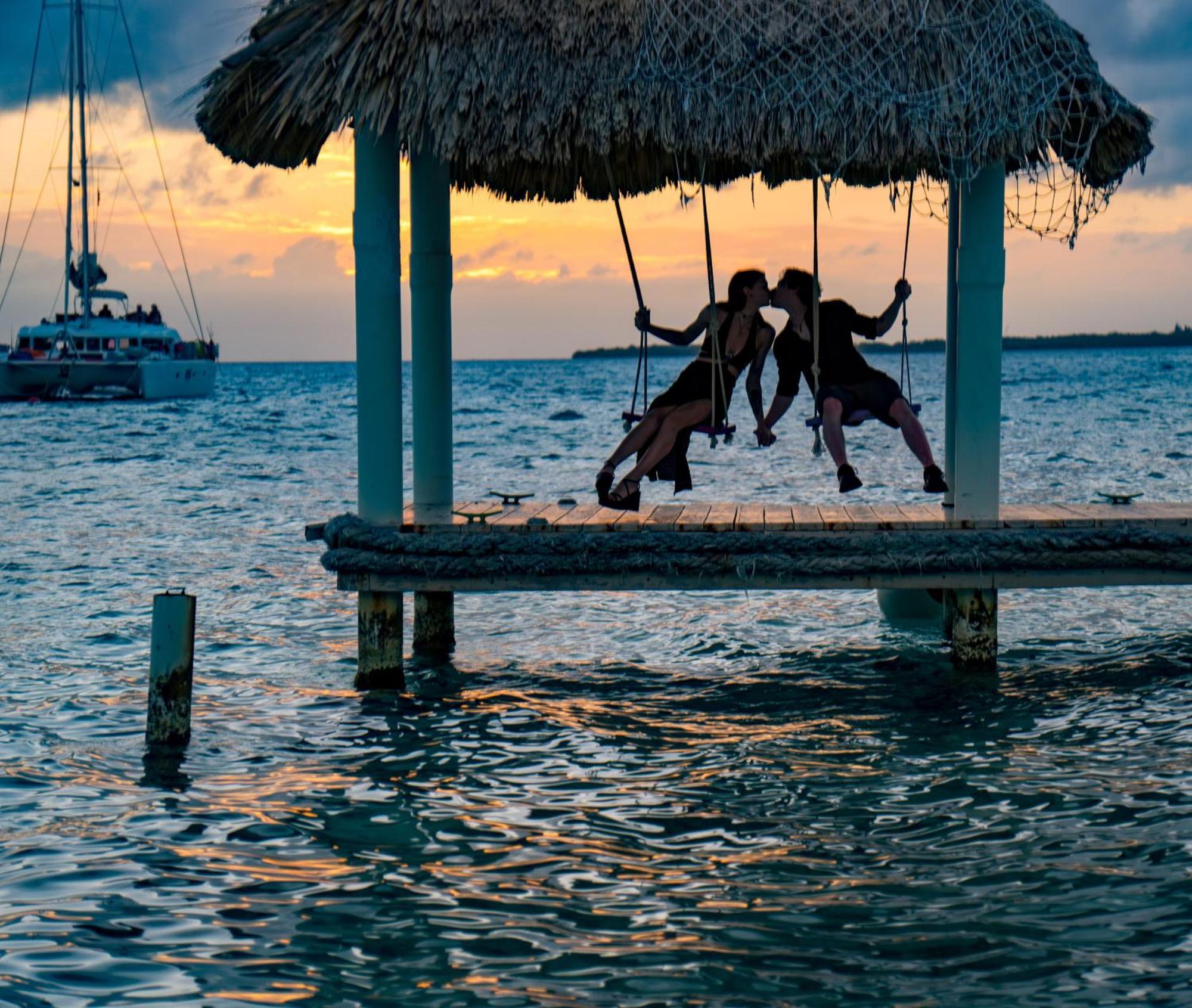 King Lewey'S Island Resort Placencia Екстериор снимка