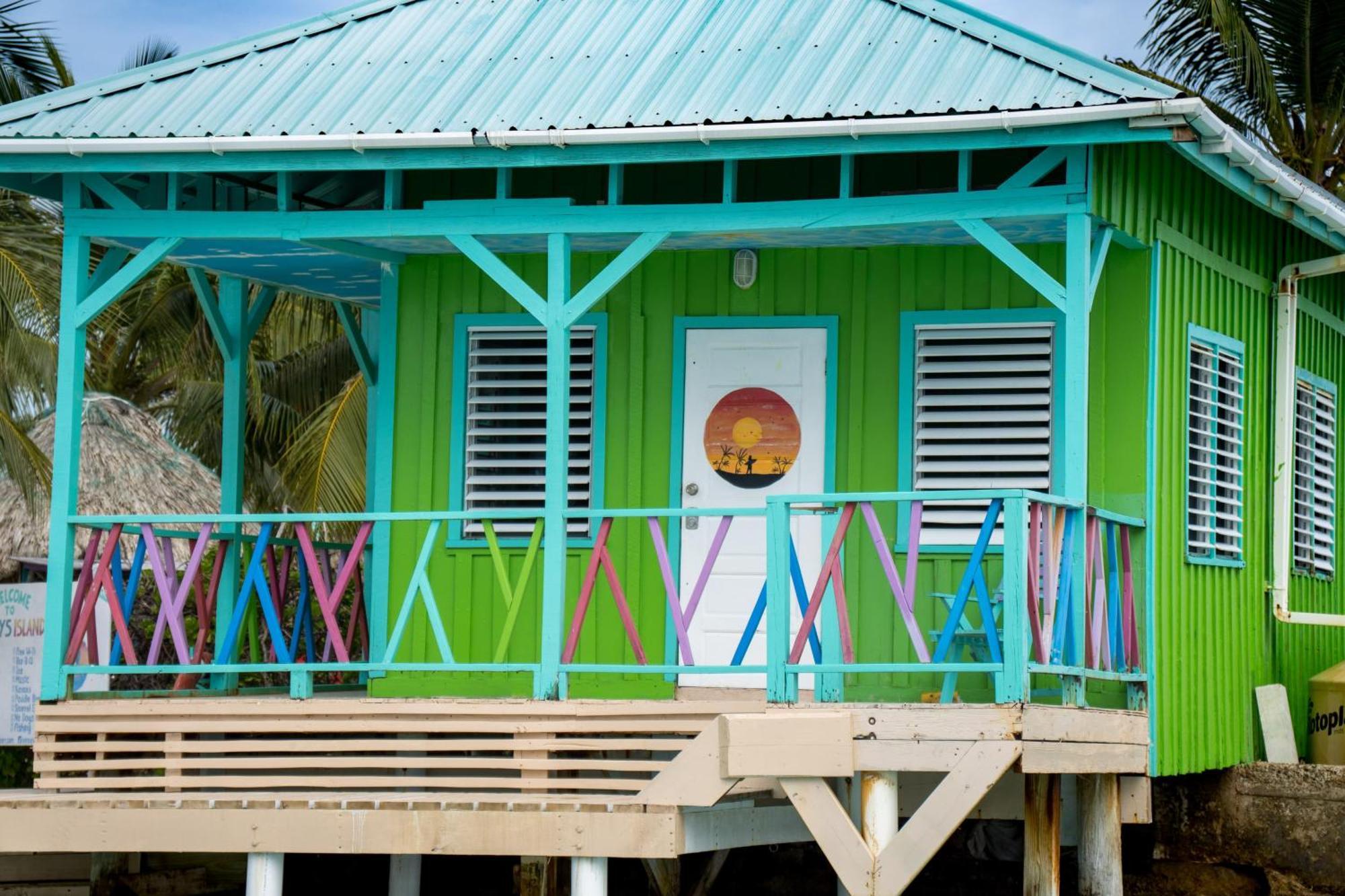 King Lewey'S Island Resort Placencia Екстериор снимка