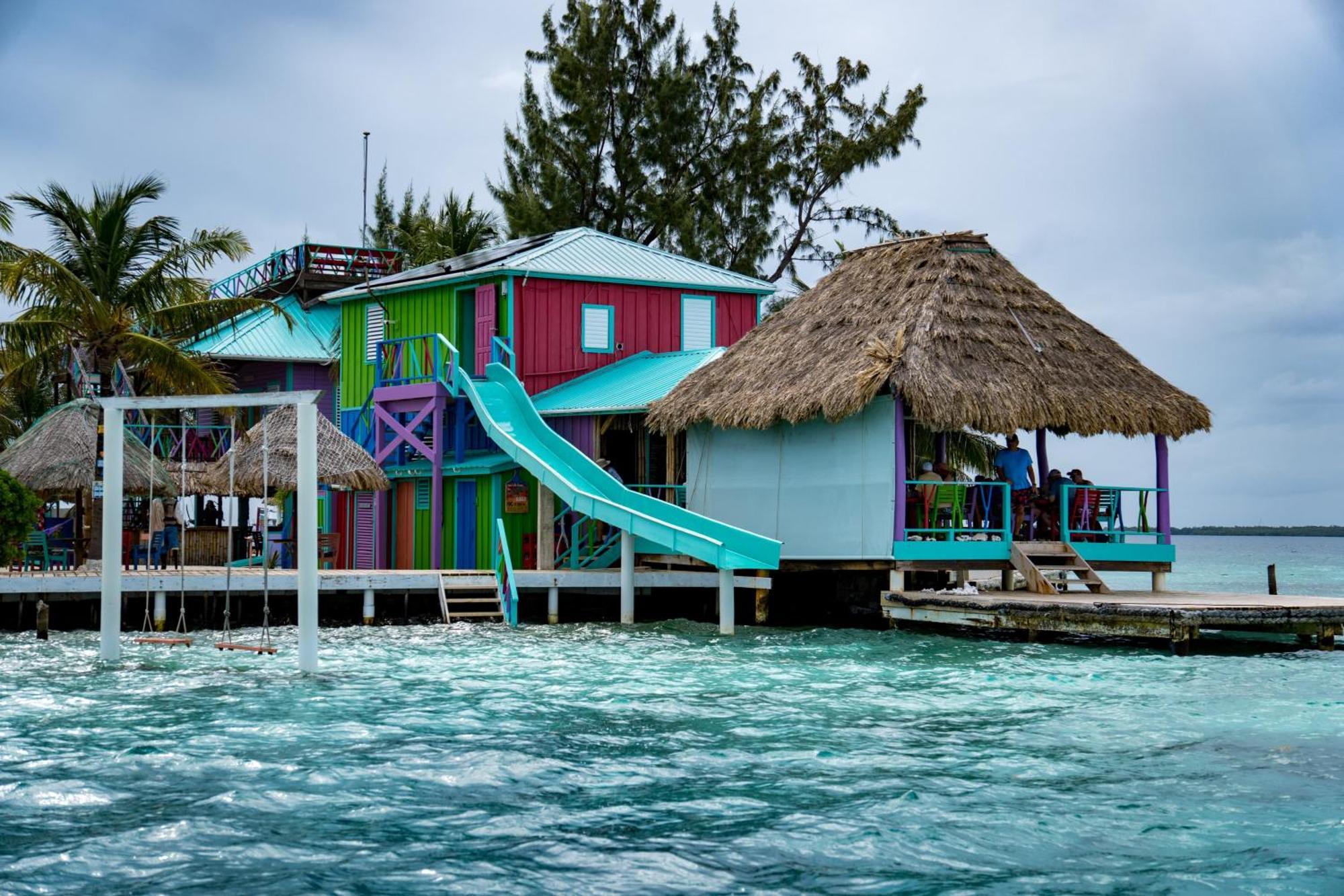 King Lewey'S Island Resort Placencia Екстериор снимка