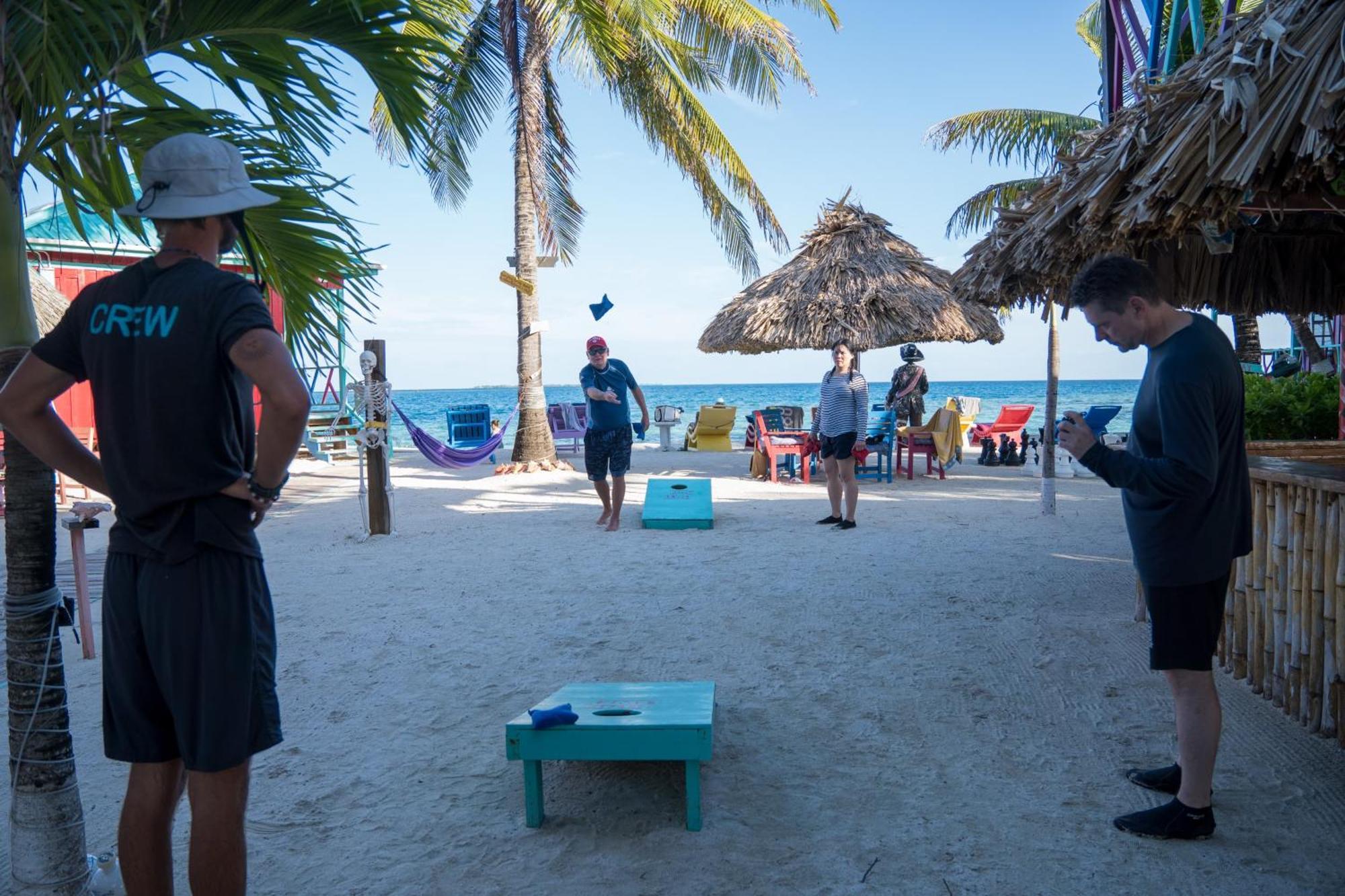 King Lewey'S Island Resort Placencia Екстериор снимка