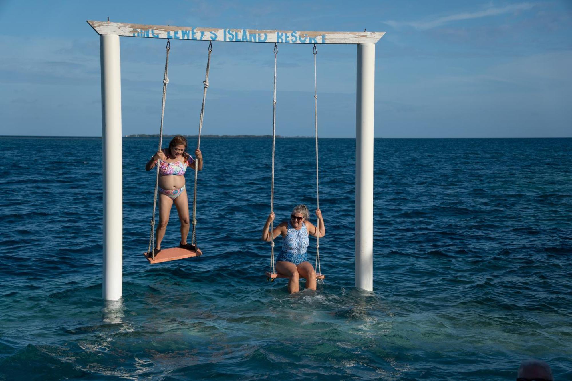 King Lewey'S Island Resort Placencia Екстериор снимка