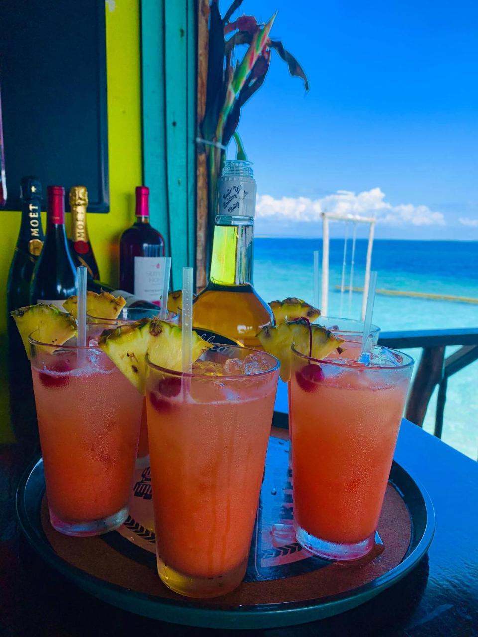 King Lewey'S Island Resort Placencia Екстериор снимка