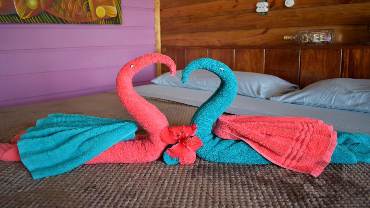 King Lewey'S Island Resort Placencia Екстериор снимка