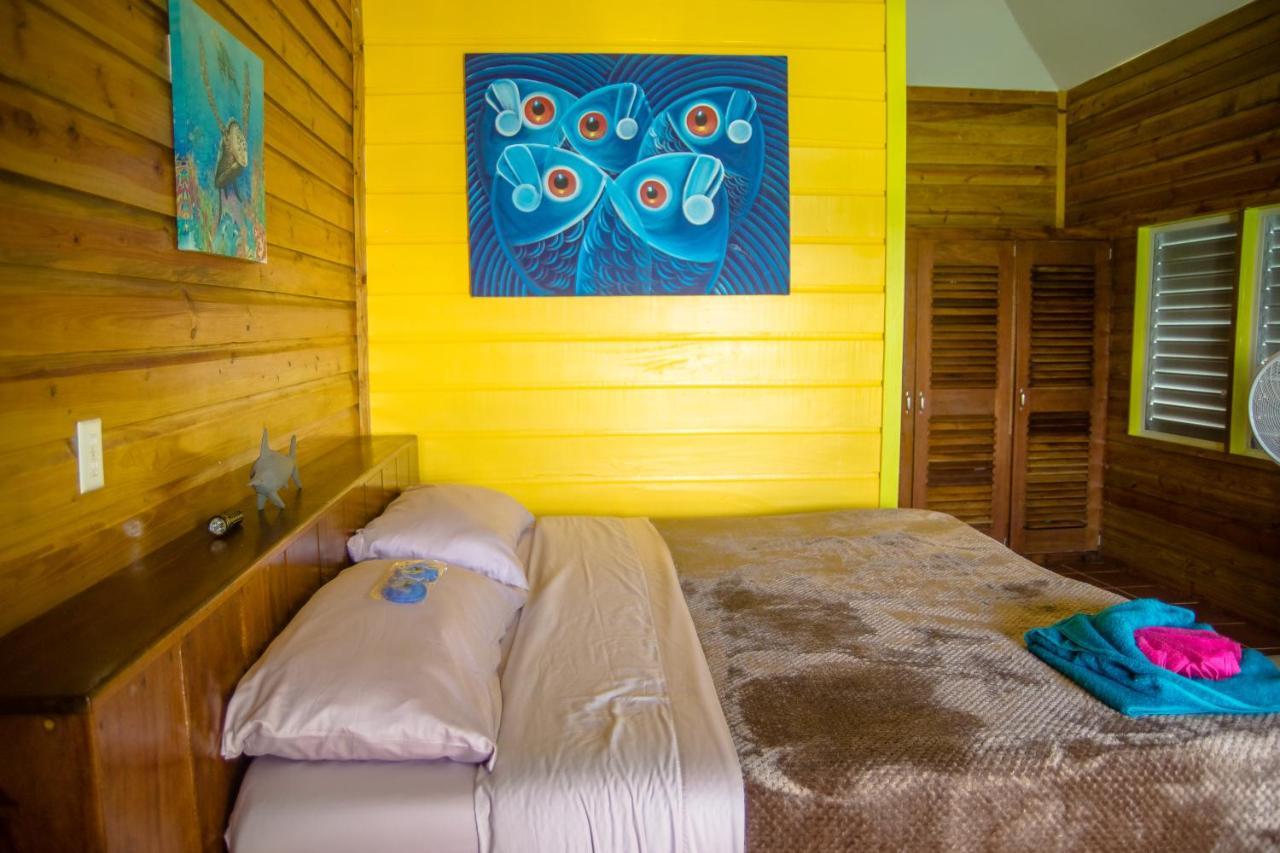 King Lewey'S Island Resort Placencia Екстериор снимка