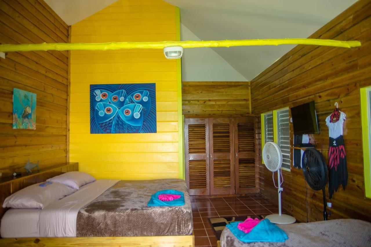 King Lewey'S Island Resort Placencia Екстериор снимка