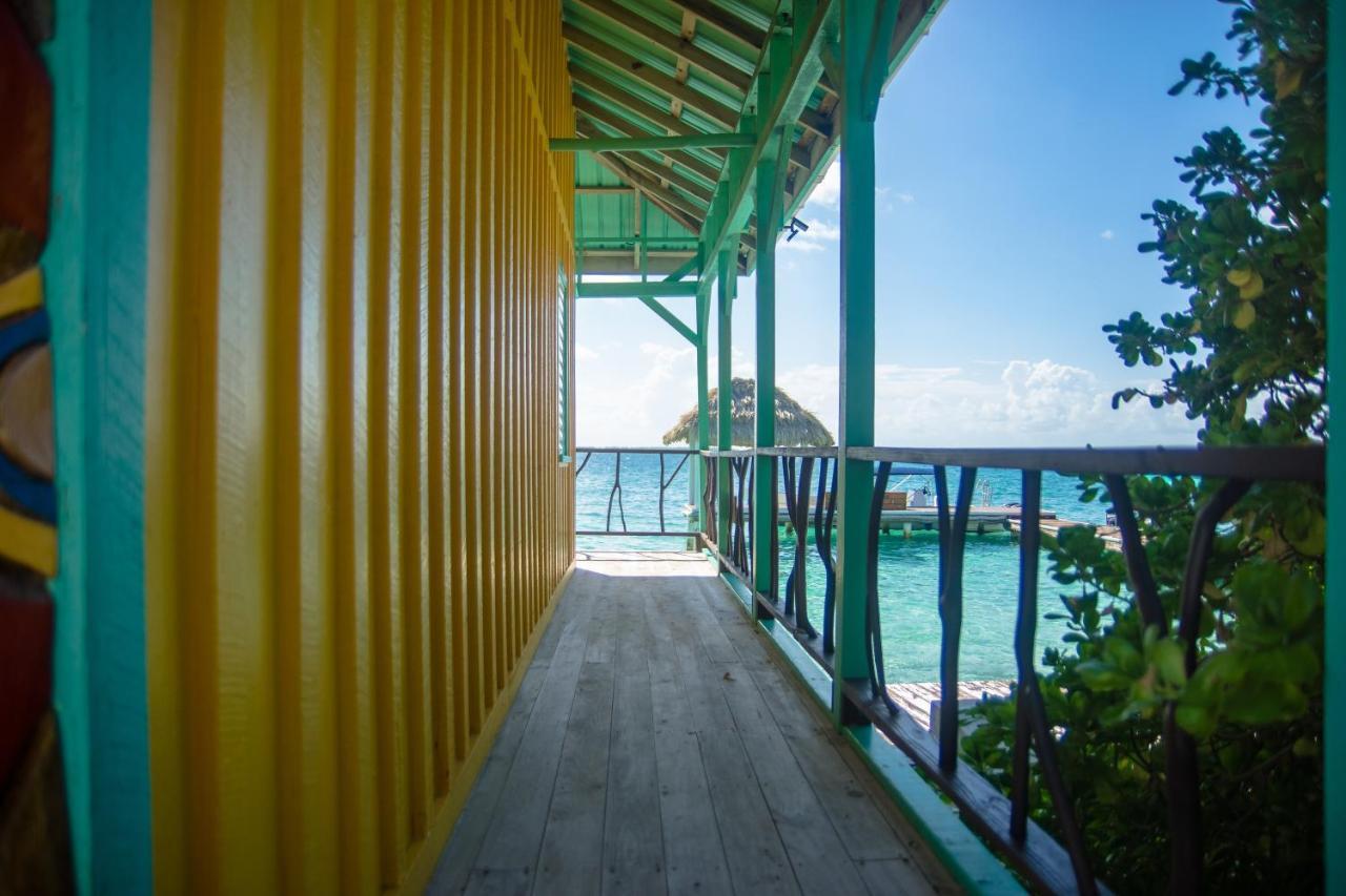 King Lewey'S Island Resort Placencia Екстериор снимка
